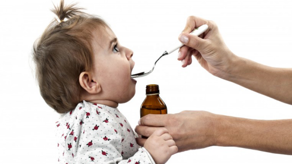 Bổ sung vitamin tổng hợp giúp trẻ ăn ngon miệng và bổ sung đầy đủ dưỡng chất.